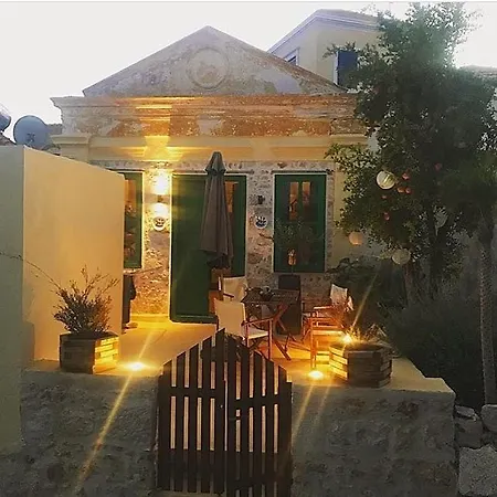 Dom wakacyjny Hypate, Traditional Island Chalki Town