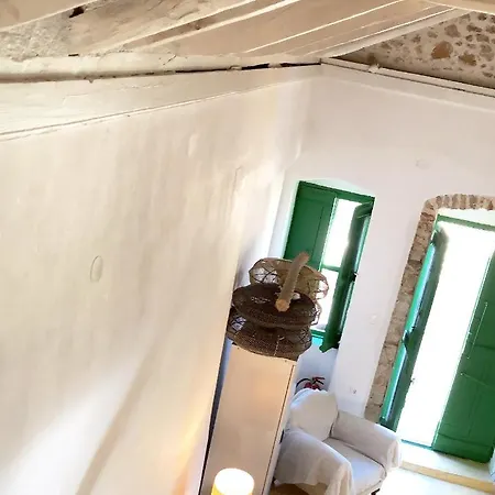 Hypate, Traditional Island Tatil Evi