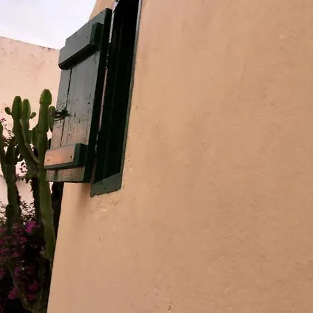 Hypate, Traditional Island Tatil Evi Chalki Town