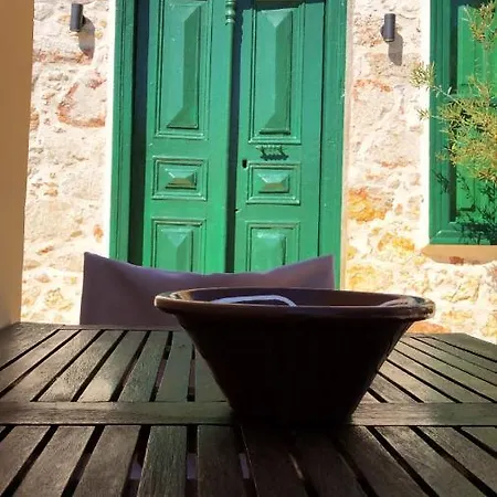 Hypate, Traditional Island Tatil Evi