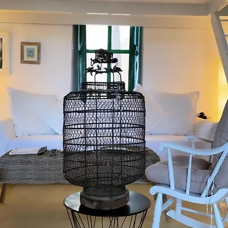 Hypate, Traditional Island Nyaraló