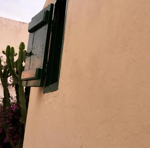 Hypate, Traditional Island בית נופש האלקי