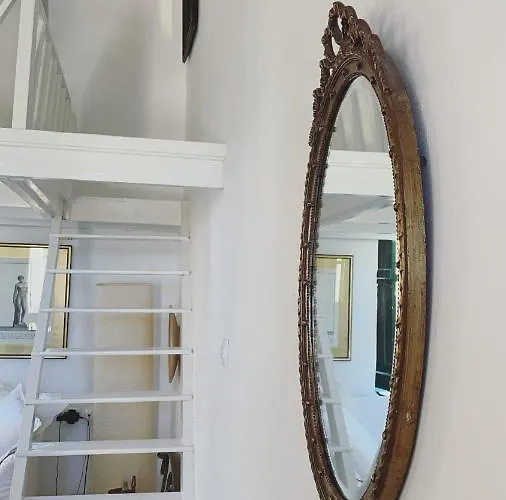 Hypate, Traditional Island *