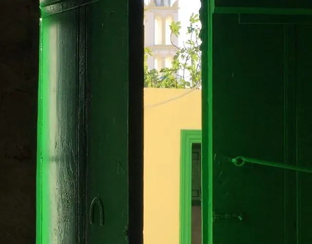 Hypate, Traditional Island *