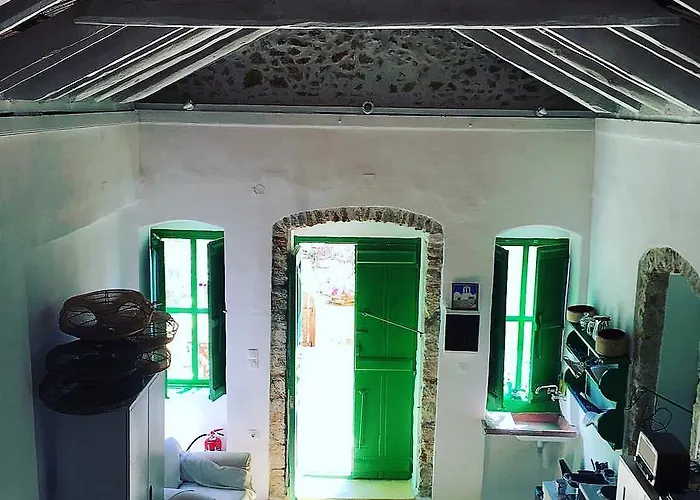 Hypate, Traditional Island * האלקי